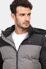 grey-puffer-jacket-men-winter-outfit